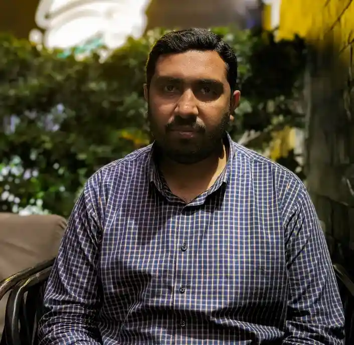 IT Manager ensuring smooth online tutoring platform and tech support