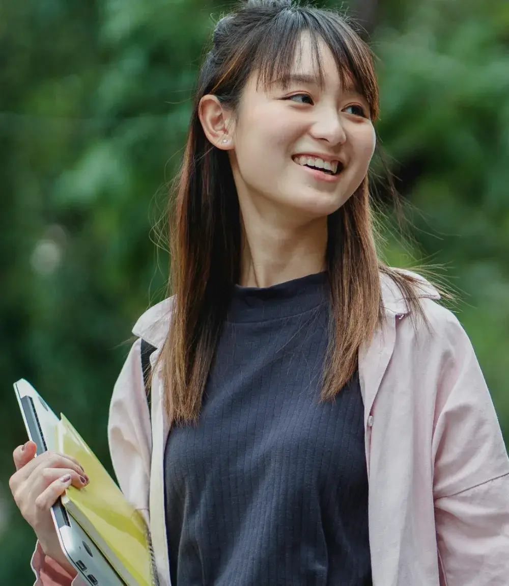 Personalized Online SAT Prep for Global Students Online SAT tutor guiding international student through customized SAT preparation plan